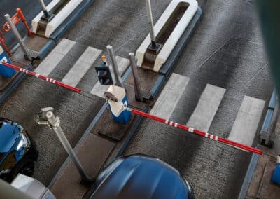 barrière automatique en fera un appareil robuste conçu pour un fonctionnement intensif et continu appliqué au secteur autoroutier