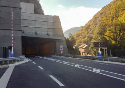 Une référence en coupure de voie avec une lisse en fibre de verre et sur sites industriels & logistiques