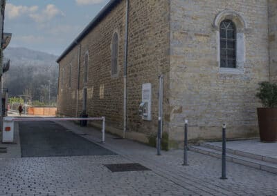 Barrière levante automatique avec lisse latérale jusqu'à 4 m