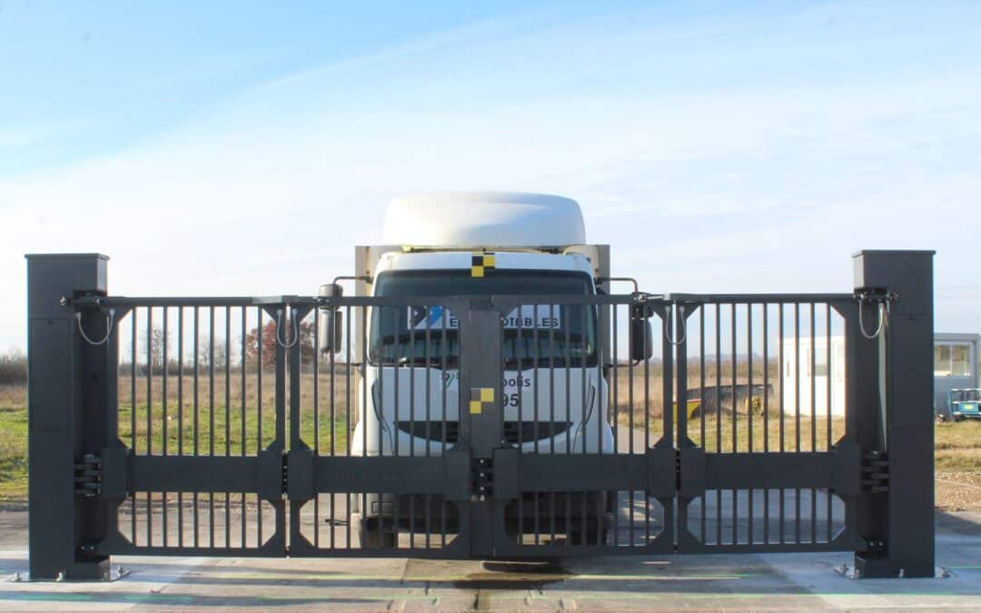 LBA présente le premier portail double pliant crash-testé d’Europe
